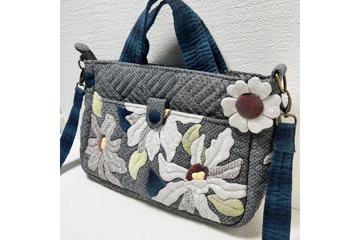 3D floral applique crossbody bag