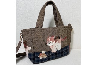 Large patchwork tote bag with embroidered kittens
