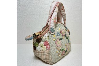 Hexagonal patchwork crossbody bag with appliqué