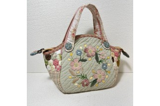Hexagonal patchwork crossbody bag with appliqué