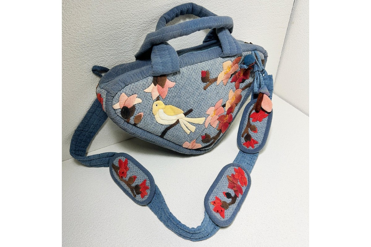 Triangle crossbody bag with bird and flower print
