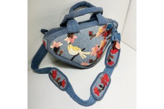 Triangle crossbody bag with bird and flower print