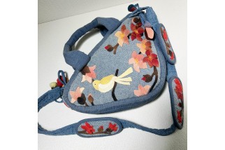 Triangle crossbody bag with bird and flower print
