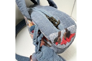 Triangle crossbody bag with bird and flower print