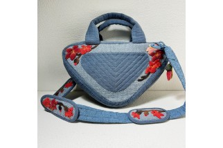 Triangle crossbody bag with bird and flower print